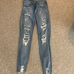 American Eagle Women’s Ripped Jeans!